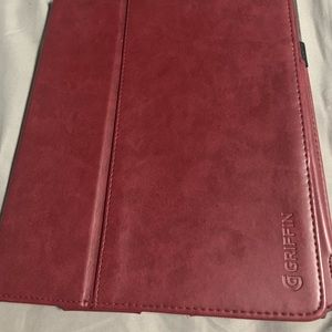 Griffin iPad 9.7 magnetic close case